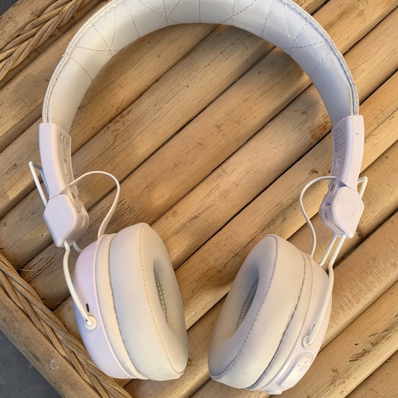 JLab Bluetooth Heaphones - Picture 1 of 9